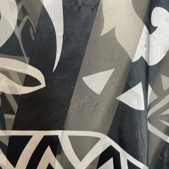 SILK FREE Scarf Poncho 100% Polyester Black White Geometric Print Made in Korea - Picture 15 of 16